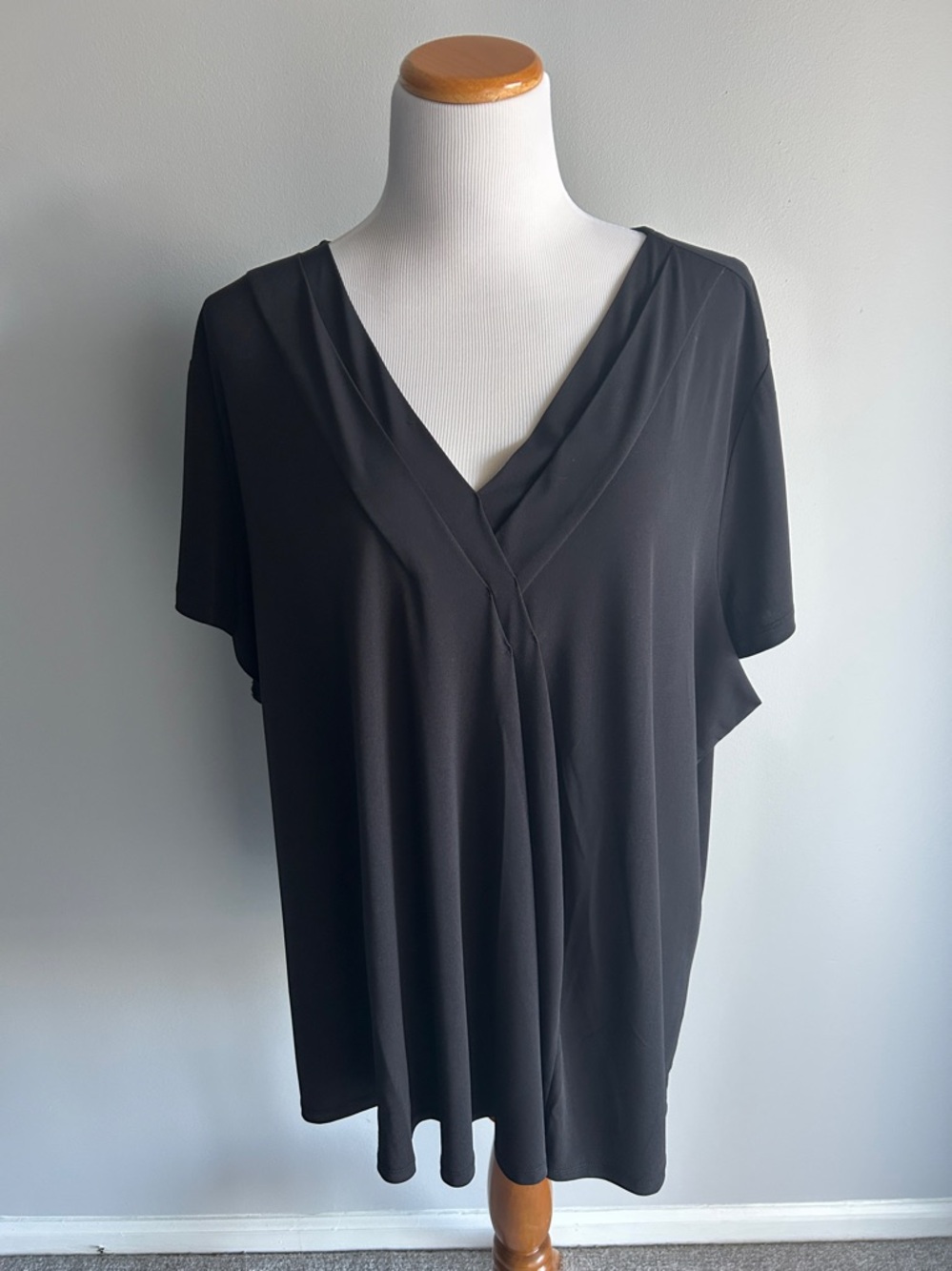 Lane Bryant Black Cap Sleeve Pleat Front Top 26/28 NWT